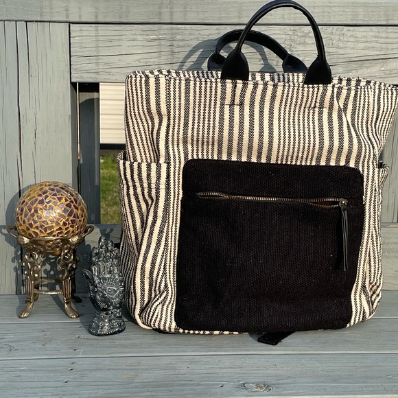 Universal Thread Handbags - 14.5" Soft Utility Square Backpack -
Universal Thread™ Black/White priced lowest